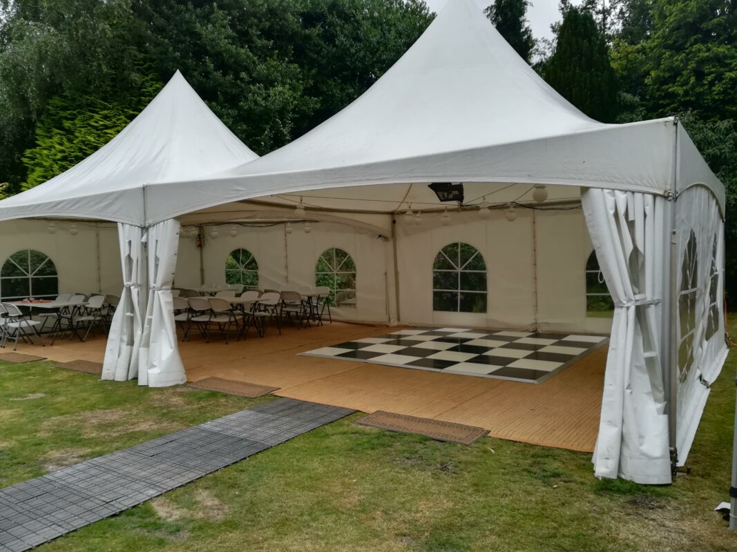 5m x 10m Pagoda Tent - Image 4